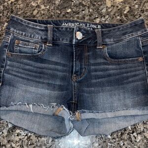 SUPER COMFY American Eagle Outfitters Blue Jean Shorts Distressed Frayed Hem